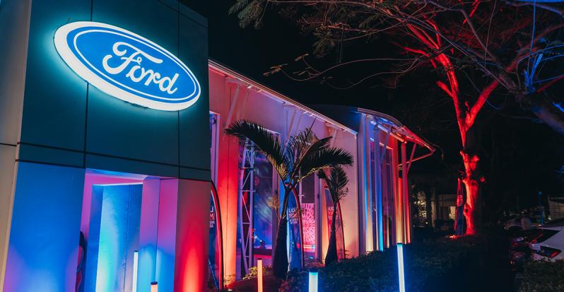 lm_dealer_night_2025