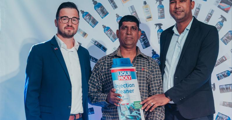 lm_dealer_night_2025