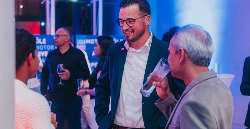 lm_dealer_night_2025