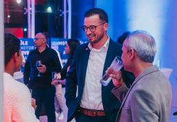 lm_dealer_night_2025