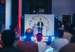 lm_dealer_night_2025