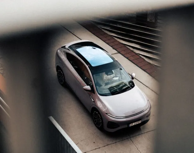 xpeng-g6-panoramic-sunroof